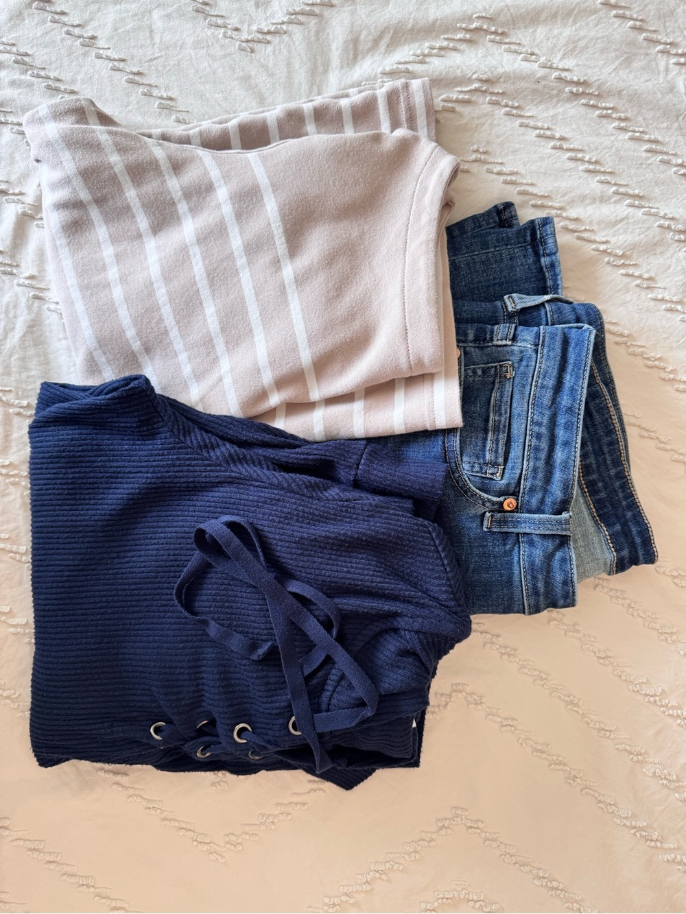 Women’s Set: Jeans + 2 tops
